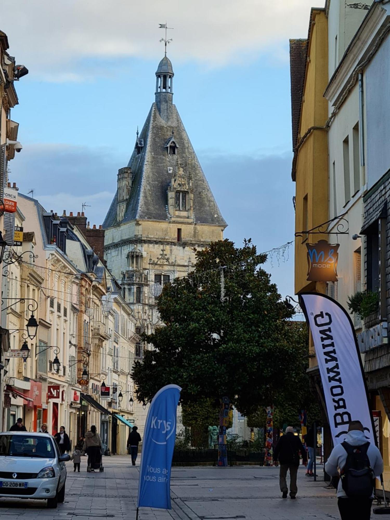 Ferienwohnung Bienvenue Dans La Jungle Dreux Exterior foto